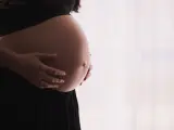Una persona embarazada en una imagen de archivo.