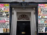 Algunas de las portadas de la prensa británica este sábado con la celebración de reuniones sociales en Downing Street cada viernes durante las restricciones por la pandemia de coronavirus.