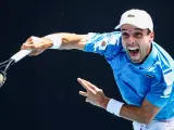 Roberto Bautista, durante su partido contra Stefano Travaglia en la primera ronda del Open de Australia, en Melbourne.