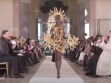 Desfile de Schiaparelli Alta Costura SS/22 en la Semana de la Moda de París.