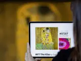 'El Beso', de Klimt, ha sido "troceado" en 10.000 NFT que la Galería Belvedere vende.