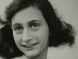 Detalle de la última fotografía conocida de Anne (Ana) Frank, tomada en mayo de 1942, para un pasaporte.