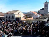 Cientos de personas se concentran en silencio en Traspinedo (Valladolid) por la muerte de Esther López.