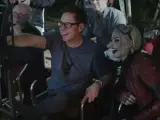 James Gunn junto a Margo Robbie en el rodaje de 'El escuadrón suicida'