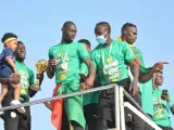 Los jugadores de Senegal celebran la Copa de África.
