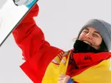 Queralt Castellet, en el podio, tras ganar la medalla de plata en el 'halfpipe' de snowboard de los Juegos Olímpicos de Pekín 2022.