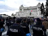 Protesta contra el certificado de vacunación covid en Roma, Italia, el 14 de febrero de 2022.