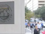 El FMI pide un plan "creíble" de consolidación fiscal mientras avala la reforma laboral