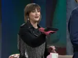 Susi Caramelo, entregando los calzoncillos en 'La Resistencia'.