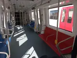 Interior de uno de los nuevos vagones del metro de Barcelona.