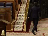El presidente del PP, Pablo Casado, sale del hemiciclo del Congreso