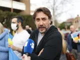 El actor Javier Bardem se manifiesta frente a la embajada rusa en Madrid.