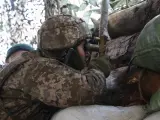 Militares ucranianos, en un puesto cerca de Katerynivka, Ucrania, no lejos de Luhansk, controlada por milicias prorrusas.