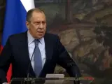 Lavrov insiste en "desmilitarizar" y "liberar" Ucrania