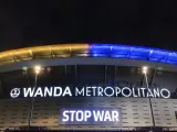 El Wanda Metropolitano se ilumina con los colores de la bandera de Ucrania.