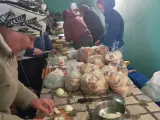 Los ucranianos preparan comida para su Ej&eacute;rcito