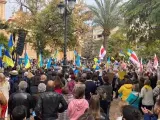 Torrevieja (Alicante) dice 'No a la guerra' en una numerosa concentración: "Queremos paz para Ucrania"