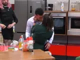 Adrián y Marta se besan en 'Secret Story'.