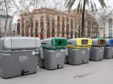 Nuevos contenedores, más bajos para mejorar la visibilidad de los peatones, en Barcelona.