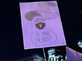 Miles de mujeres tiñen de morado el centro de Madrid durante la manifestación por el 8M