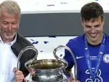 Abramovich y Azpilicueta, con la Champions League del Chelsea de 2021