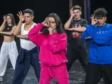 Chanel ensaya con Kyle Hanagami su actuación para Eurovisión.