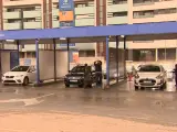 Madrileños lavan sus coches tras el episodio de calima