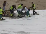 Imágenes del rescate del surfista accidentado en la Zurriola.