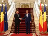 El presidente del Gobierno, Pedro Sánchez, y el presidente de Rumanía, Klaus Iohannis MONCLOA/FERNANDO.CALVO 17/3/2022