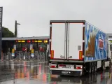 Vehículos en la entrada de MercaMadrid.