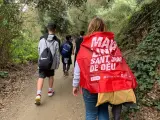 Un grupo de personas participa en la carrera solidaria 'Magic Line' organizada en el Hospital Sant Joan de Déu, en Barcelona.