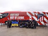 El Atlético de Madrid fleta un bus para ayudar a los refugiados ucranianos.