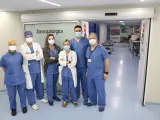 Un grupo de especialistas del Hospital Virgen del Rocío ha logrado reconstruir una gran parte de la caja torácica de un paciente con una prótesis a medida fabricada con titanio.