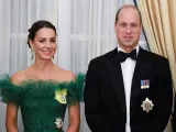 El príncipe Guillermo y Kate Middleton, en una cena en su honor en Jamaica.