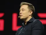 Elon Musk publicó un tuit preguntando sobre si debía vender un 10% de sus acciones en Tesla en 2021.