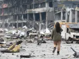 Joven de Kiev saca im&aacute;genes de los bombardeos rusos