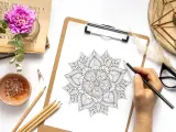 Pintar mandalas ayuda a reducir el estrés y trabajar la creatividad.