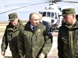 Vladimir Putin junto a su ministro de defensa, Sergéi Shoigún