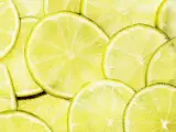 La naranja o el limón tienen un olor muy penetrante y agradable. Un buen consejo es no tirar las cáscaras y dejar actuar a los cítricos toda la noche. El resultado será visible.