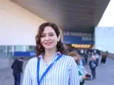 La presidenta de la Comunidad de Madrid, Isabel Díaz Ayuso, llegando a la jornada de clausura del XX Congreso Nacional del PP. A 2 de abril de 2022, en Sevilla (Andalucía, España).