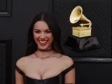 Olivia Rodrigo, en la alfombra roja de la 64 edición de los Premios Grammy, en Las Vegas (EE UU).
