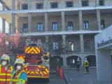 Un incendio registrado la tarde de este miércoles en una residencia privada de ancianos de Guadarrama (Madrid) ha obligado a desalojar a parte de sus 130 residentes hasta lograr el total control del fuego.
