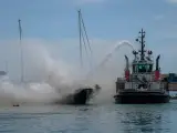 Una embarcación de recreo ha sufrido un incendio cuando se encontraba en el puerto de Valencia.