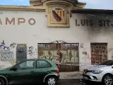 Puerta del campo Lluís Sitjar, el antiguo estadio del Mallorca, afectada por un incendio