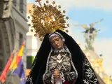 La procesión de la Soledad conmemora el Sábado Santo en Madrid