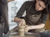 Hacer piezas de cerámica puede llegar a ser terapéutico.