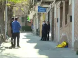 Una mujer mata a una vecina y muere al tirarse por la ventana de su casa en Carabanchel