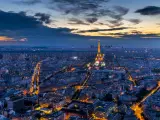 Como no podía ser de otra manera, la ciudad de las luces se lleva el primer puesto en el ranking. La noche parisina tiene un encanto mágico gracias a sus bellas construcciones como la Torre Eiffel o los idílicos paseos que nos brinda el río Sena.
