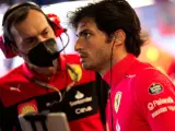 Carlos Sainz y su ingeniero en Ferrari, Riccardo Adami