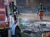 Servicios de bomberos intervienen en el lugar del incendio